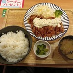 大衆食堂 てんぐ大ホール - 黒酢餡のチキン南蛮定食