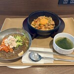 ビビン亭 - 料理写真:豚キムチ石焼ビビンバ・特製冷麺ハーフ
