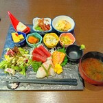 みえやに - お造り盛り合わせランチ