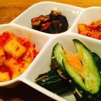 焼肉うしごろ 西麻布本店 - キムチ盛り合わせ
