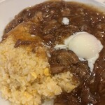 雁川 - チャーハンに牛すじの餡かけ＋温泉卵