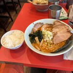 ラーメンショップ 〇Ｑ - 辛味噌チャーシュー麺と小ライス