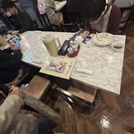 雁川 - 8人掛けのテーブルに相席