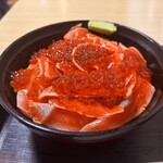 豊栄丸 - 料理写真:サーモン親子丼　¥1800
