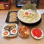 ラーメン・ギョーザ 醤吉 - 料理写真: