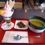 354773919 - 『ミニパフェセットさくら』(1650円)!! さくらのミニパフェ、茶だんご、抹茶のセット～!!( ^o^)ﾉ