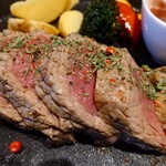 ワイン酒場 201 - レッドペッパーとハーブが効いていて爽やかだけどしっかりお肉の旨みは味わえます