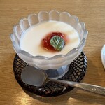 和泉沢 - ミニデザート　杏仁豆腐