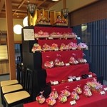 加賀藩御用菓子司 森八 - 一階に飾られた雛人形