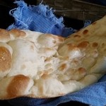 イーマサラ - ダルバートに付くナン。