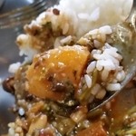 イーマサラ - ダルバートを混ぜ混ぜして。