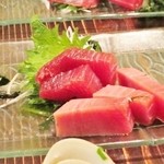 Sumibikushiyakiikedaya - カツオと　本マグロの刺身