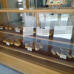 ブーランジェリー ブランシェ - 料理写真:店内 ショーケース 菓子パン・惣菜パン