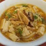 景山 - ハーフ＆ハーフランチ（酸辣湯麵、豚肉と新じゃが芋の黒胡椒炒め）990酸辣湯麵