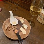 ワイン酒場 ツキアカリ - チーズ盛り合わせ（ハーフ）