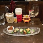 ワイン酒場 ツキアカリ - ひとくち５種お通しプレート