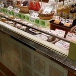 せんぱいの店 - パック詰め惣菜コーナー