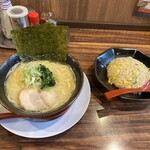 清六家 - 料理写真:豚骨(塩)+半チャーハンセット(1,270円)