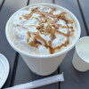 OKA CAFE - 外のベンチも　テーブルがあるので便利