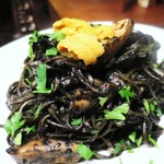 リ スカンピ - イカスミのパスタ（自家製手打ちのタリオリーニ）