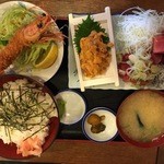 海ぼうず - おまエビ丼1,620円（うに、マグロ、まぐろ中落ち、有頭海老フライ）