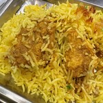 バンゲラズ スパイス ビストロ&カフェ - チキンビリヤニ　1056円税込（平日ランチ）　チキンアップ
