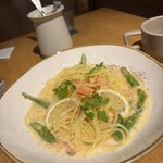MARFA CAFE - アスパラとスモークサーモンのレモンクリームパスタ　