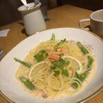 MARFA CAFE - アスパラとスモークサーモンのレモンクリームパスタ　