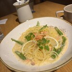 MARFA CAFE - アスパラとスモークサーモンのレモンクリームパスタ　