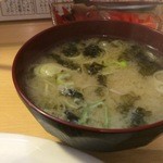 コション - 味噌汁は気合の入った熱々！