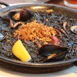 Bar Espanol LA BODEGA - イカ墨のパエリャ