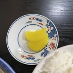 お栄さん - 香の物です。