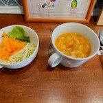 KUREDOG - 日替りスープ（400円）とミニサラダ（200円）