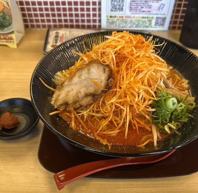 辛ネギ山盛り！』by トンチョウ : 五穀みそらーめん味噌屋蔵之介