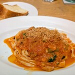 マンジャ エ ベーヴィ!! - パスタランチB(いろんな魚介のラグーとほうれん草のトマトソース)1,300円＋100円(生パスタ)✨️前菜とフォカッチャ(おかわりOK)付きです。