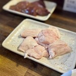 酔笑苑 - こちらが、名物のシロコロ。
屠殺場が近い関係で、この辺りには新鮮なホルモンをいただけるお店が複数あります。