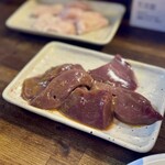 酔笑苑 - 特に驚いたのが、レバ焼きのきれいな美味しさと食感♪
半生で焼けば、外側の香ばしさと、内側の弾力ある食感グラデーションが素晴らしい！
これは、焼きのタイミングが命ですな(^^)