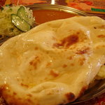 ナンのハーフを頼んだのだが・・・・ﾃﾞﾗｲ