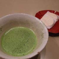 かぐら坂 志満金 - お菓子とお抹茶が出てきました！