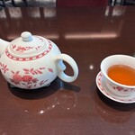 赤坂璃宮 - 最初のお茶はポットでたっぷり