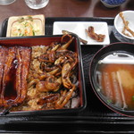 うな肝重　￥1600