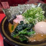 とらきち家 - 料理写真:とらきちラーメン並/九条ネギ(¥1,250/¥100)