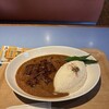 旬粋カレー工房 - 牛すじカレー（白米普通盛り、辛口）…七味唐辛子をセルフでかけた後の画像です。