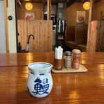 鰻重 - 内観（テーブルセッティング）