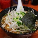 前橋とんこつ 味楽留 - 辛みらくるらーめん＆白ねぎ