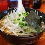 前橋とんこつ 味楽留 - 辛みらくるらーめん＆白ねぎ