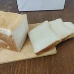 馬車道グラヌーズ - 生クリーム、練乳を使った『馬車道あいすくりん生食パン 1.5斤』1,300円　高っ！！