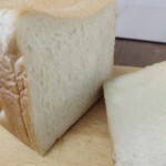 馬車道グラヌーズ - 生クリーム、練乳を使った『馬車道あいすくりん生食パン 1.5斤』1,300円　高っ！！