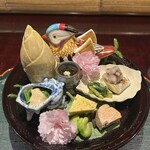 奈良 而今 - 八寸
            鹿児島　太刀魚
            あん肝と奈良漬け
            一寸豆
            ふくさ焼き
            天然こごみとスナップエンドウのゴマクリームかけ
            能登　岩もずく
            筍　木の芽和え
            蛤とウド