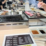 焼肉やっちゃん - 店内